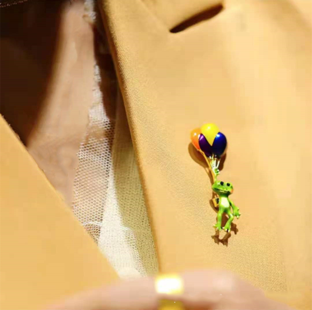Lebendiger Frosch, der bunte B – Embroidery Bali Bewertung und Preis